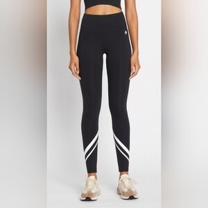 Tory Burch Sport Weightless Chevron Leggings. Size Medium